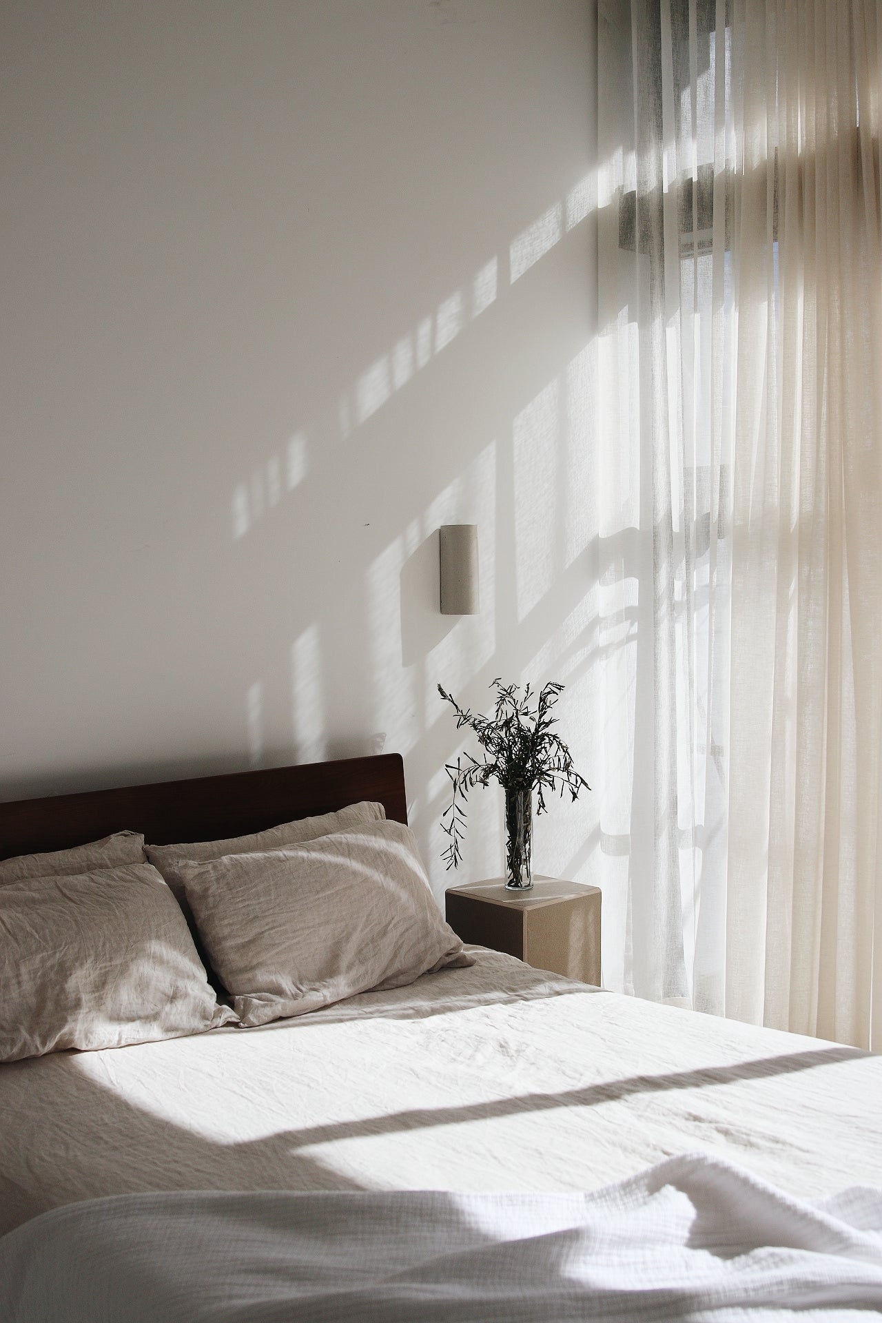 Dawn Tall | Ceramic Wall Light