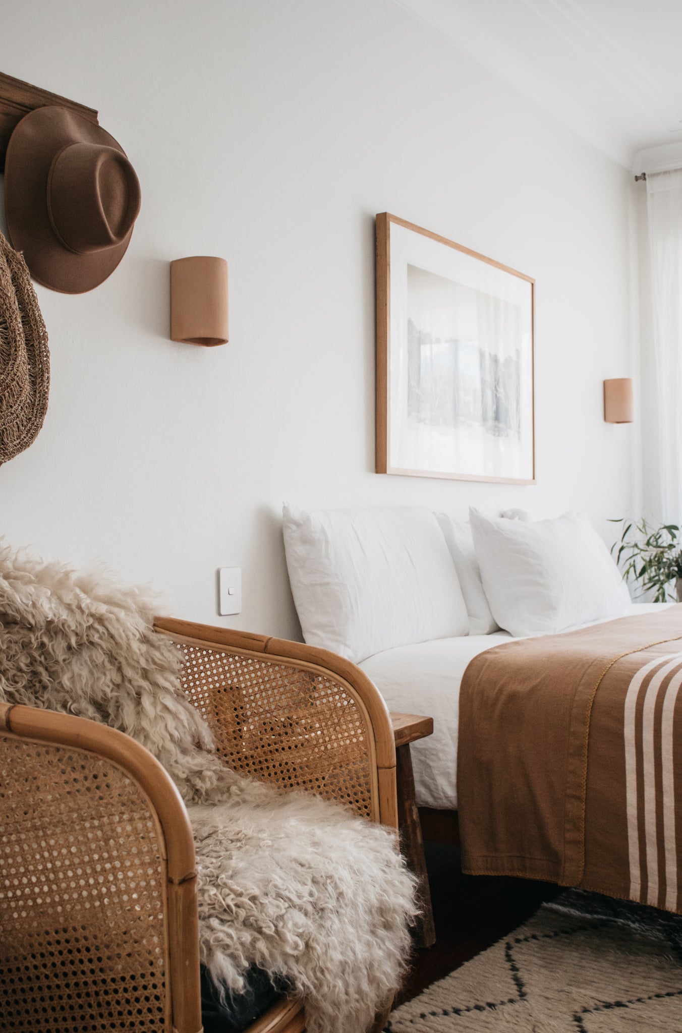 Nudie Short | Ceramic Wall Light